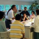 Guide To Cooking Classes - Chef Vanda to teaching a group of people how to cook