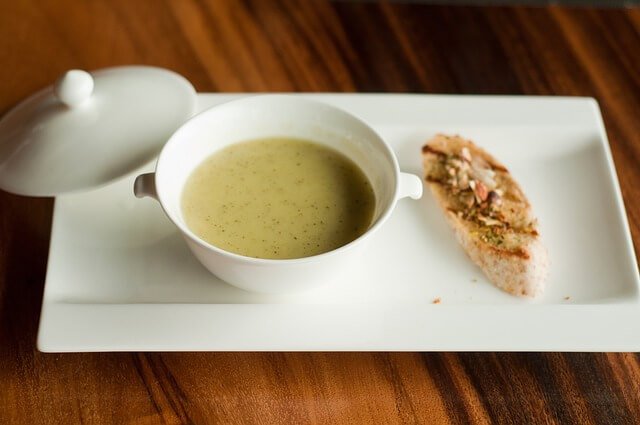 The Art of Meal Presentation: A Guide for New Chefs